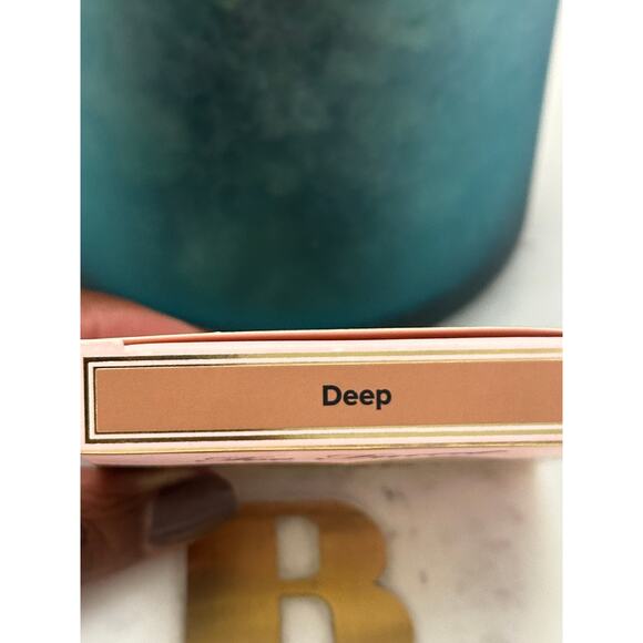 Too Faced Born This Way Soft Blur Flexible Finish Setting Powder NIB - DEEP 4.8g - Picture 2 of 4
